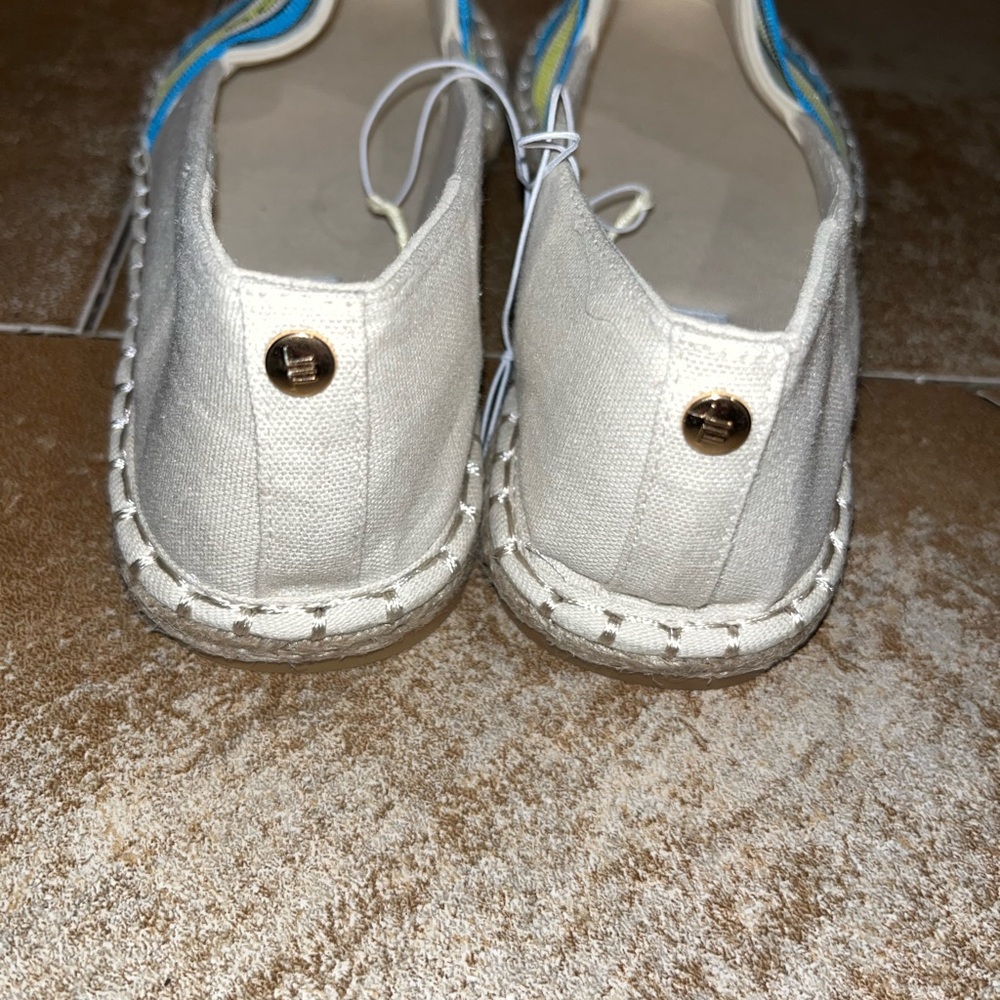 London Fog beige flats espadrilles size 6.5 NWOT - Picture 5 of 8